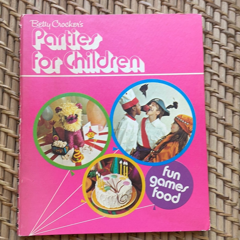 ⭐️4 for $16⭐️Vintage Betty Crocker Party Book!